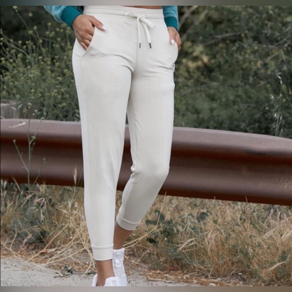 NWOT Feat Roam Oatmeal Joggers